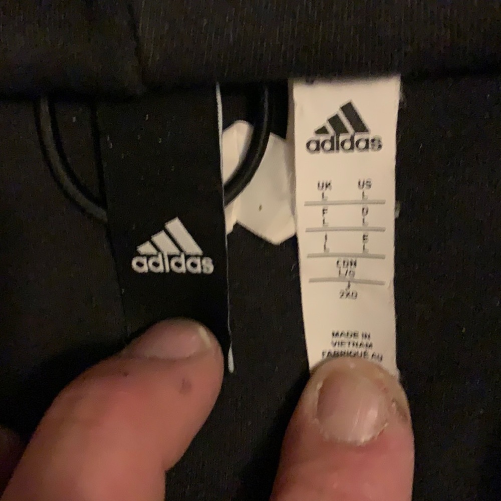 Selling my Addis’s running zip hoodie. Very warm.